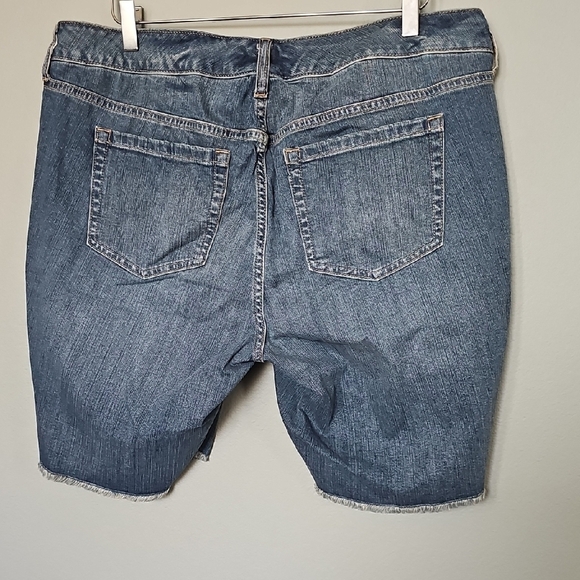 Torrid Classic Blue Summer Denim Cut Off Stretch Shorts Size 14 - Picture 5 of 6